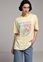 thumb-Relax Fit Yuvarlak Yaka Baskılı Kadın Sari Kısa Kol Tişört