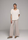 thumb-Relax Fit Yuvarlak Yaka Düz Kadın Ekru Kısa Kol Tişört