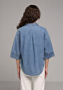 thumb-Oversize Fit Klasik Yaka Düz Kadın Light İndigo Denim ¾ Kol Gömlek