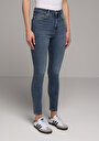 thumb-Skinny Fit   Kadın İndigo Jean Pantolon