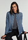 regular-fit-klasik-yaka-duz-kadin-mid-indigo-denim-uzun-kol-gomlek