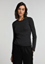 slim-fit-kadin-siyah-tisort