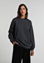 relaxed-fit-yuvarlak-yaka-baskili-kadin-antrasit-sweatshirt