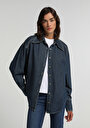oversize-fit-klasik-yaka-duz-kadin-mid-indigo-denim-uzun-kol-gomlek